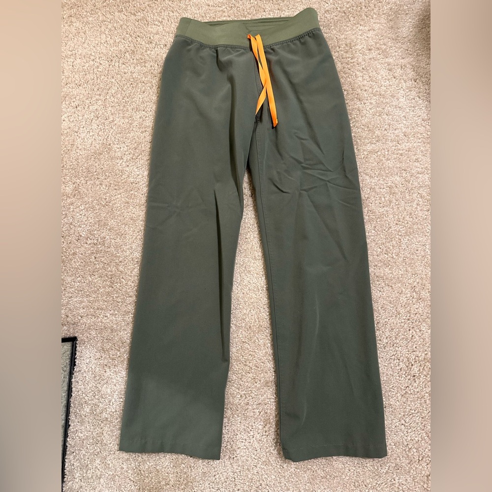 Figs Livingston Pants in Moss in XXS/P